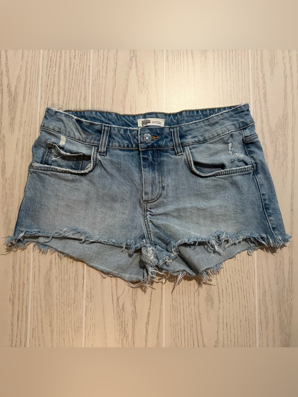 Zara Trafaluc Denim Shorts Women’s‎ 6 Light Wash Distressed Raw Hem Cutoff